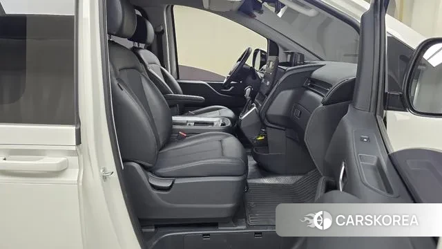 Hyundai Staria 2022 Белый из Кореи, фото 2