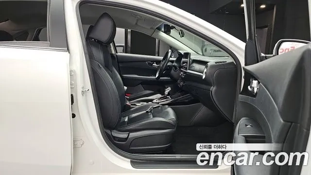 Kia The New K3 2nd generation 2021 Белый из Кореи, фото 2