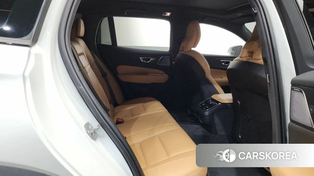 Volvo V60 Cross-Country 2nd Generation 2020 Белый из Кореи, фото 2