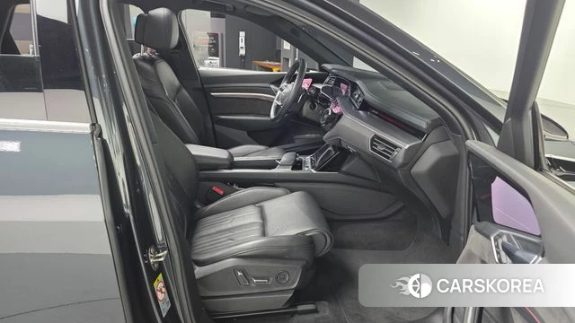 Audi e-Tron 2020 Серый из Кореи, фото 2