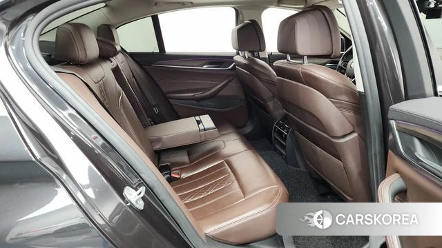 BMW 5 Series (G30) 2018 Серый из Кореи, фото 2