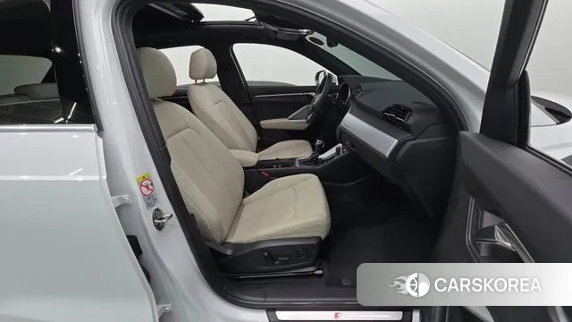 Audi Q3 (F3) 2022 Белый из Кореи, фото 2