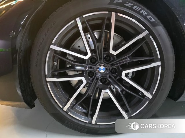 BMW M5 (G90) 2026 Черный из Кореи, фото 2