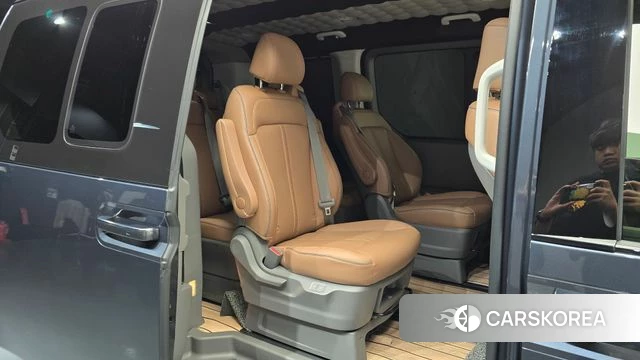 Hyundai Staria 2023 Серый из Кореи, фото 2