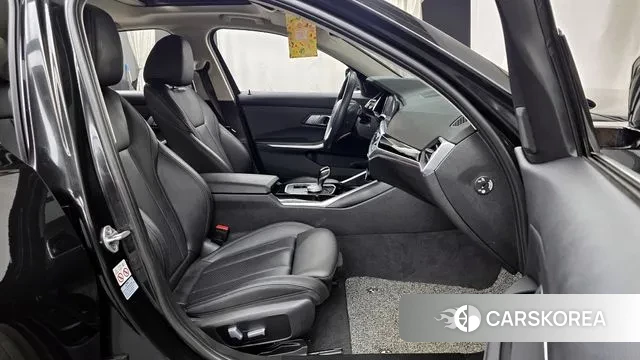 BMW 3 Series (G20) 2022 Черный из Кореи, фото 2