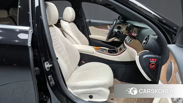 Mercedes-Benz E-Class W213 2022 Черный из Кореи, фото 2