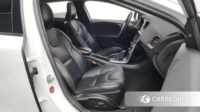 Volvo V40 Cross-Country 2018 Белый из Кореи, фото 2