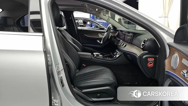 Mercedes-Benz E-Class W213 2018 Серебряный из Кореи, фото 2
