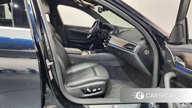 BMW 5 Series (G30) 2018 Черный из Кореи, фото 2