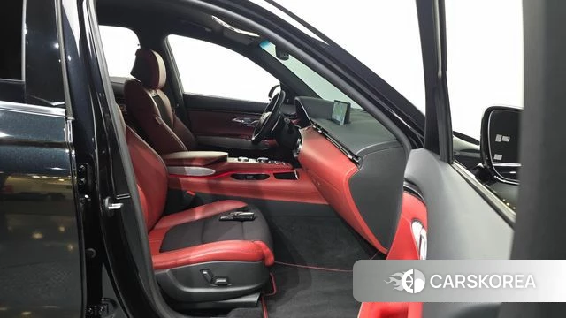Genesis GV70 2021 Черный из Кореи, фото 2