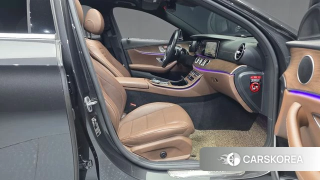 Mercedes-Benz E-Class W213 2022 Серый из Кореи, фото 2