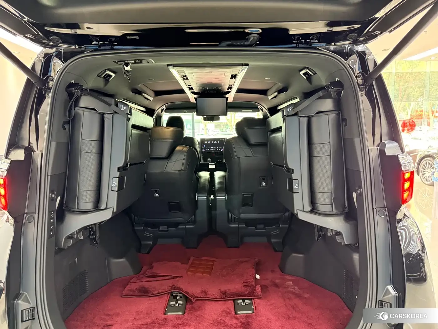 Toyota Alphard 2023 Черный из Китая, фото 2