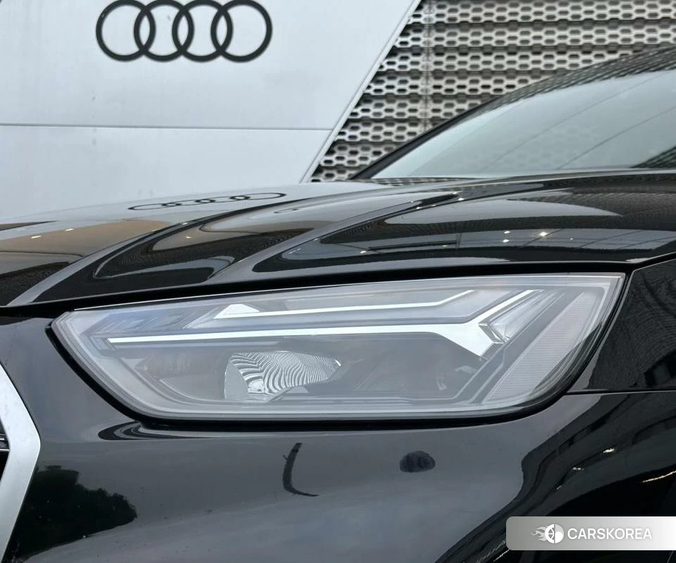 Audi Q5L 2021 Черный из Китая, фото 2