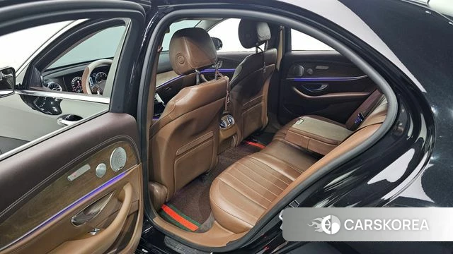 Mercedes-Benz E-Class W213 2018 Черный из Кореи, фото 2