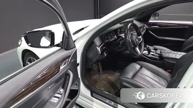 BMW 5 Series (G30) 2021 Белый из Кореи, фото 2