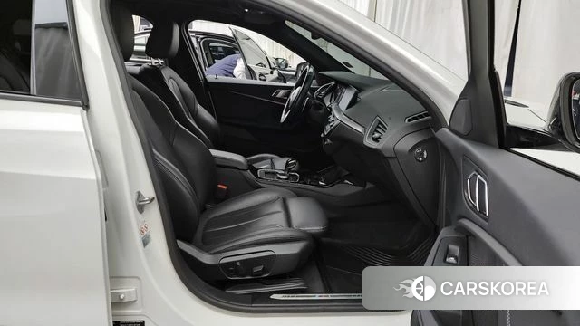 BMW 1 Series (F40) 2021 Белый из Кореи, фото 2