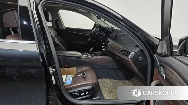 BMW 5 Series (G30) 2020 Черный из Кореи, фото 2