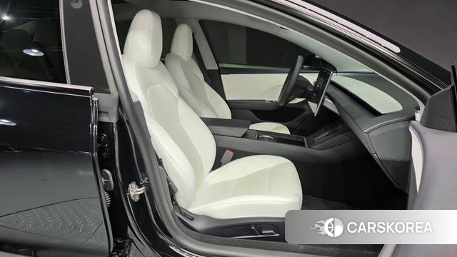 Tesla Model 3 2024 Черный из Кореи, фото 2