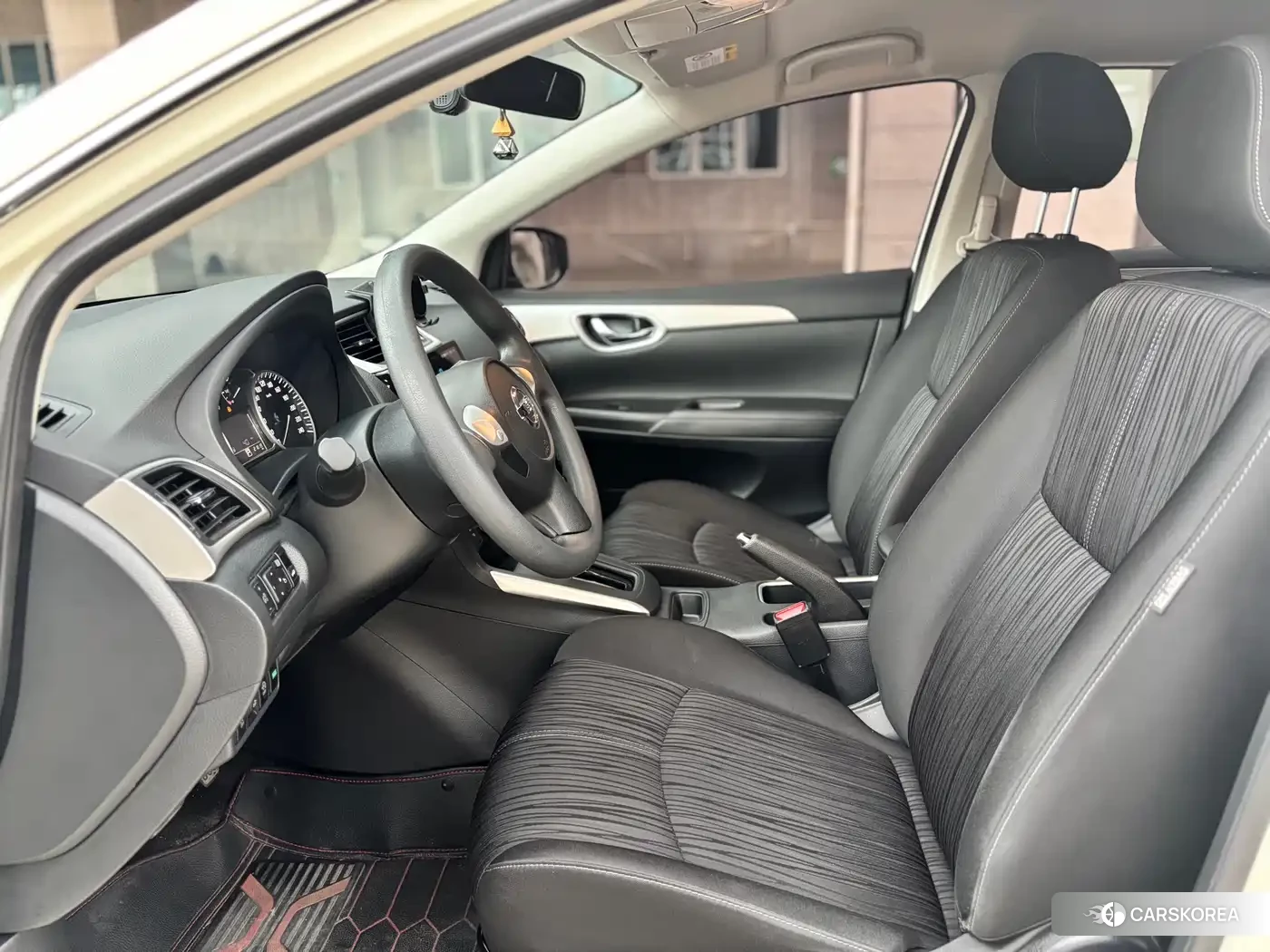 Nissan Sylphy 2024 Белый из Китая, фото 2