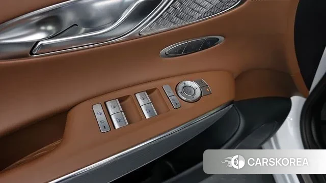 Genesis GV70 2023 Белый из Кореи, фото 2