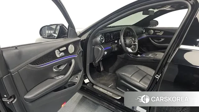 Mercedes-Benz E-Class W213 2023 Черный из Кореи, фото 2