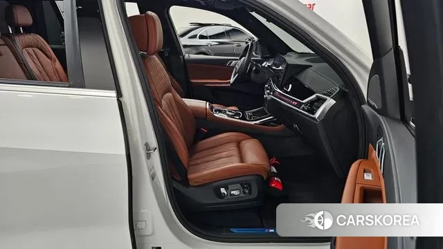 BMW X7 (G07) 2024 Белый из Кореи, фото 2