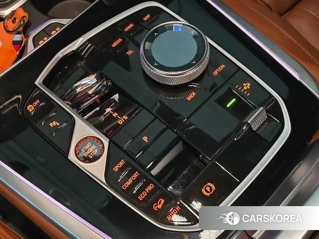 BMW X7 (G07) 2024 Черный из Кореи, фото 2