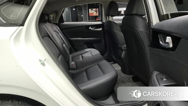 Kia The New K3 2nd generation 2024 Белый из Кореи, фото 2