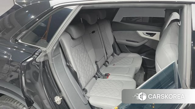Audi Q8 (4M) 2023 Черный из Кореи, фото 2