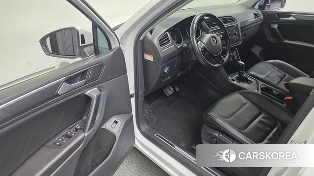 Volkswagen Tiguan second Generation 2018 Белый из Кореи, фото 2