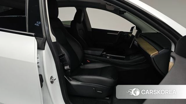 Tesla Model Y 2023 Белый из Кореи, фото 2