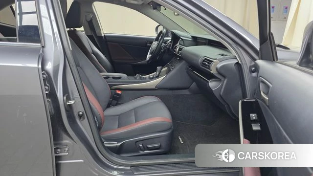 Lexus New IS300 2019 Серый из Кореи, фото 2
