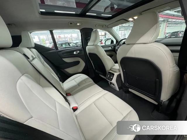 Volvo XC40 2025 Черный из Кореи, фото 2