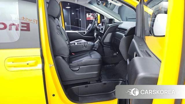 Hyundai Staria 2025 Желтый из Кореи, фото 2
