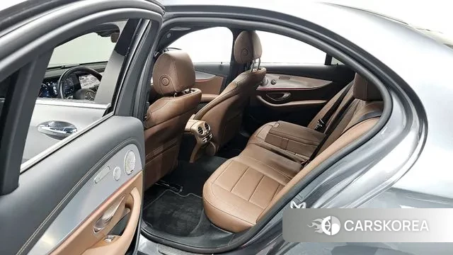 Mercedes-Benz E-Class W213 2021 Серый из Кореи, фото 2
