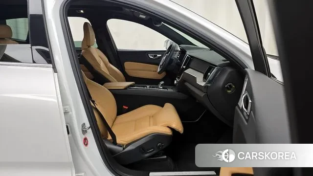 Volvo XC60 second Generation 2019 Белый из Кореи, фото 2
