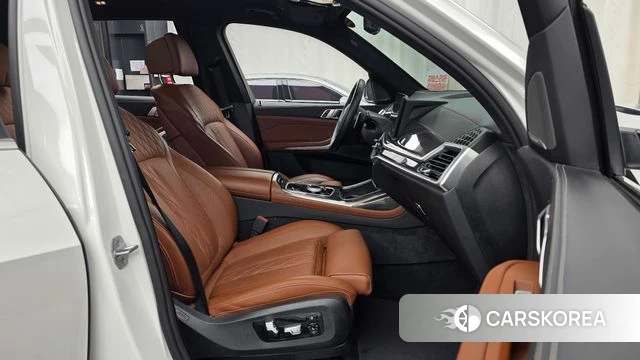 BMW X7 (G07) 2025 Белый из Кореи, фото 2