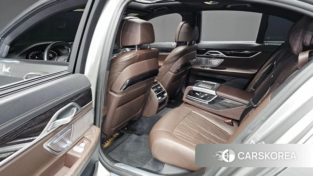 BMW 7 Series (G11) 2020 Цвет галактики из Кореи, фото 2
