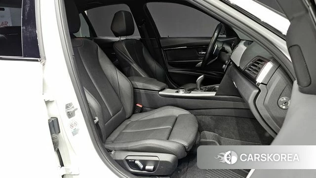 BMW 3 Series (F30) 2018 Белый из Кореи, фото 2