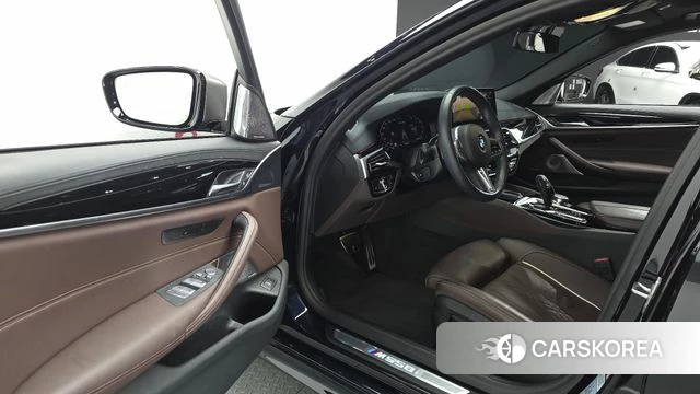 BMW 5 Series (G30) 2022 Черный из Кореи, фото 2