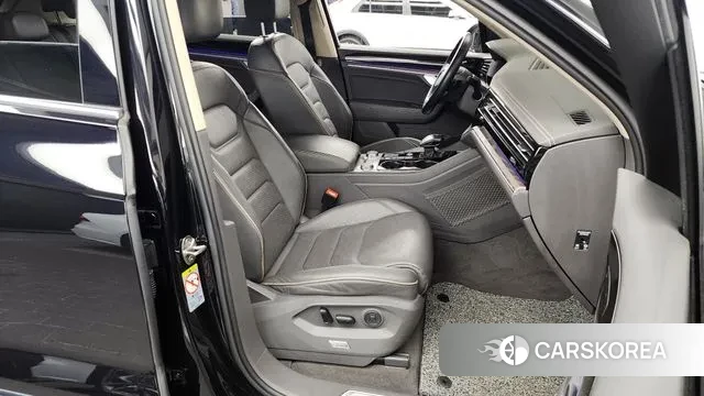 Volkswagen Touareg 3rd generation 2020 Черный из Кореи, фото 2