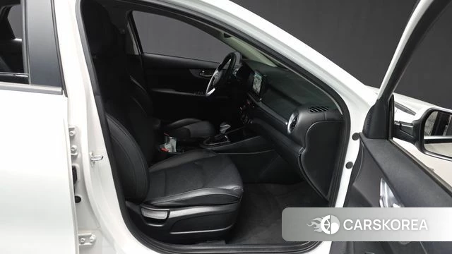 Kia The New K3 2nd generation 2021 Белый из Кореи, фото 2