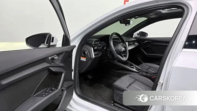 Audi A3 (8Y) 2022 Белый из Кореи, фото 2