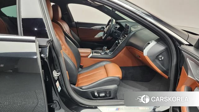 BMW 8 Series (G15) 2024 Черный из Кореи, фото 2