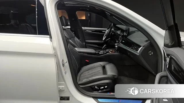 BMW 5 Series (G30) 2021 Белый из Кореи, фото 2