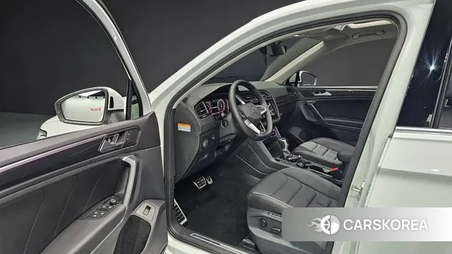 Volkswagen Tiguan second Generation 2022 Белый из Кореи, фото 2
