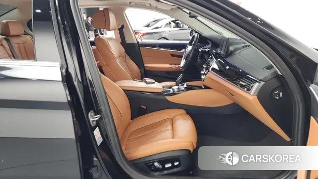 BMW 5 Series (G30) 2022 Черный из Кореи, фото 2