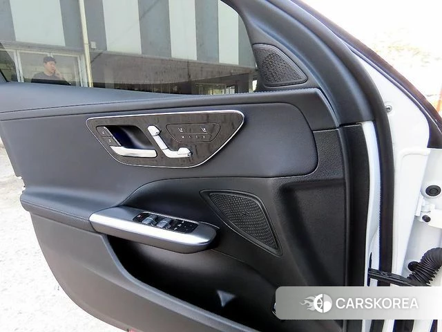 Mercedes-Benz C-Class W206 2025 Белый из Кореи, фото 2