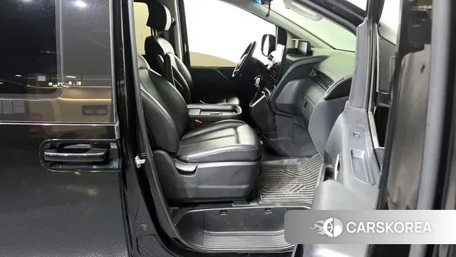 Hyundai Staria 2022 Черный из Кореи, фото 2