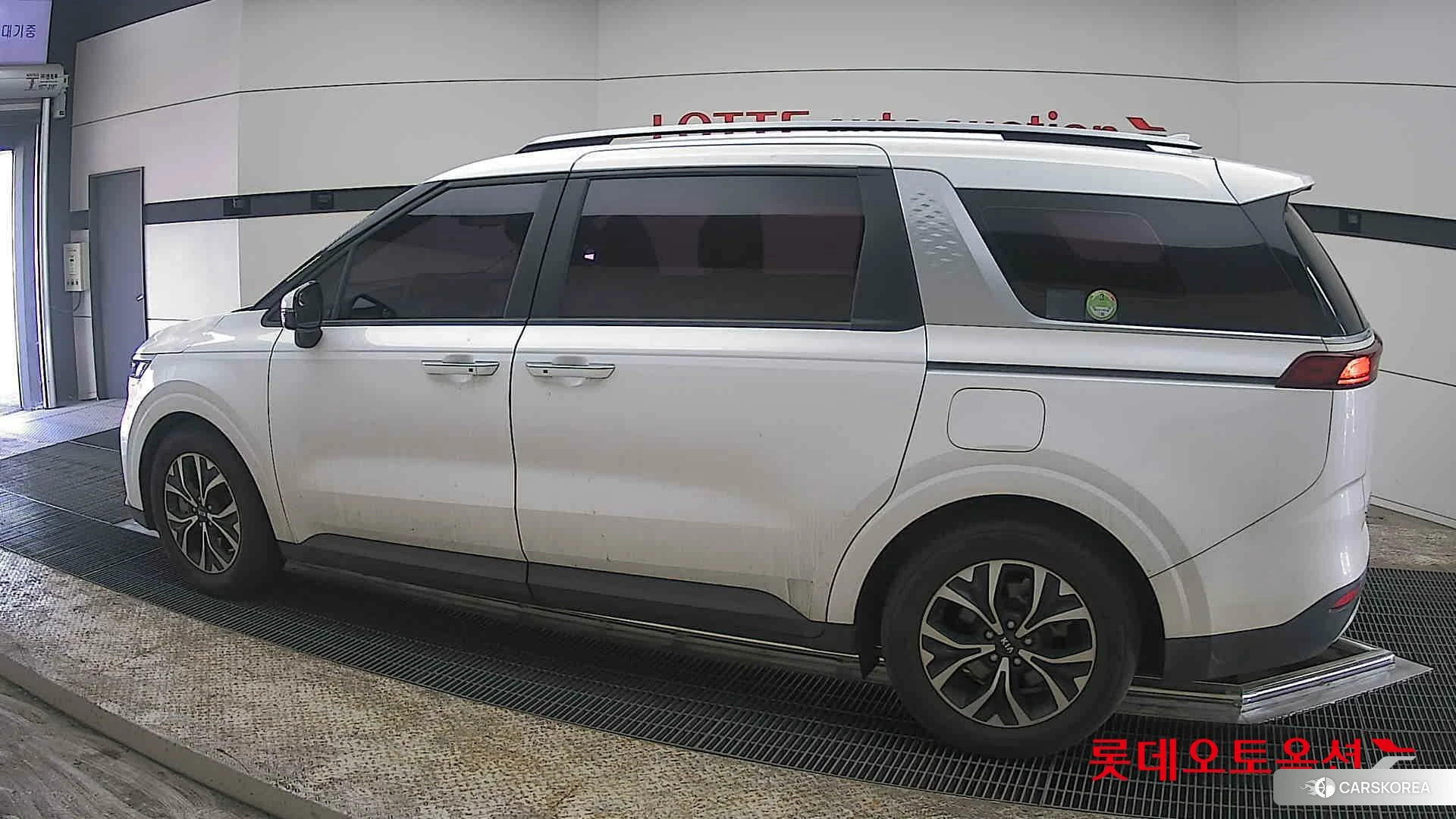 Kia Carnival 2021 Snow White Pearl (optional) из Кореи, фото 2